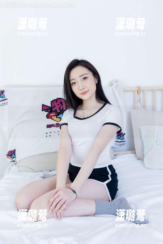 物恋传媒 - 想想的美图更新，风里柠檬草，闻到一丝清新味儿。
