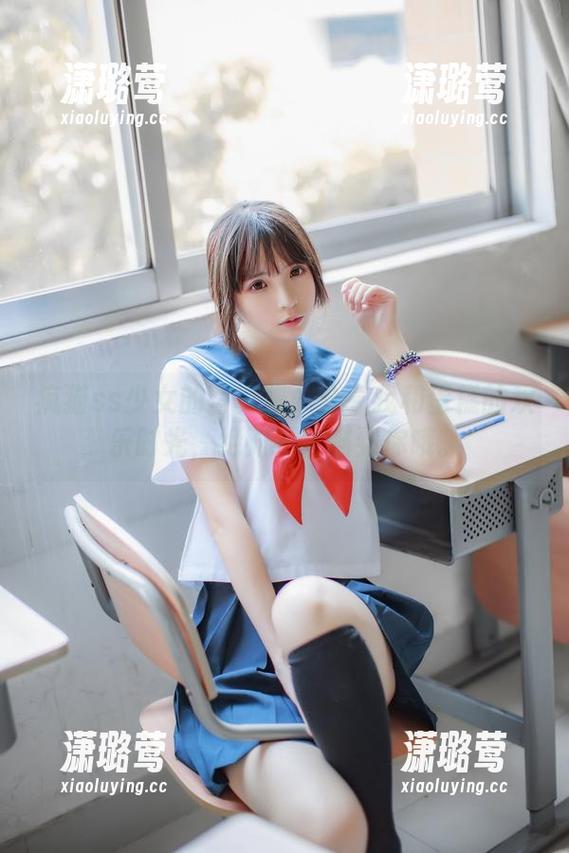 疯猫ss少女的写真集：分享我和蛋糕的欢乐时光，绝对不会喵到你哦。