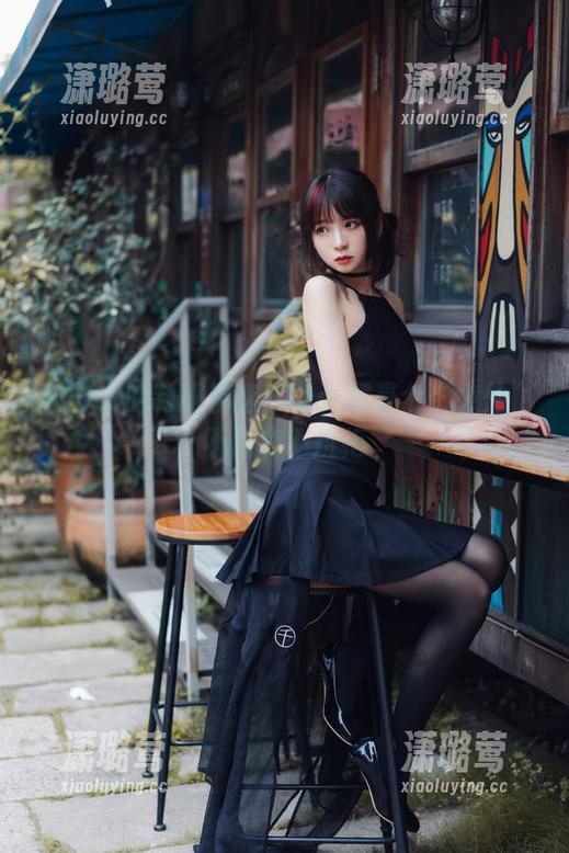 疯猫ss的制服精选：每张都是个“意外”，不过我不抗拒。