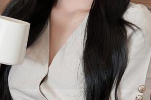 秀人网 - Emily尹菲精心挑选的御姐图集，到底藏了哪些让人心神荡漾的小细节呢？