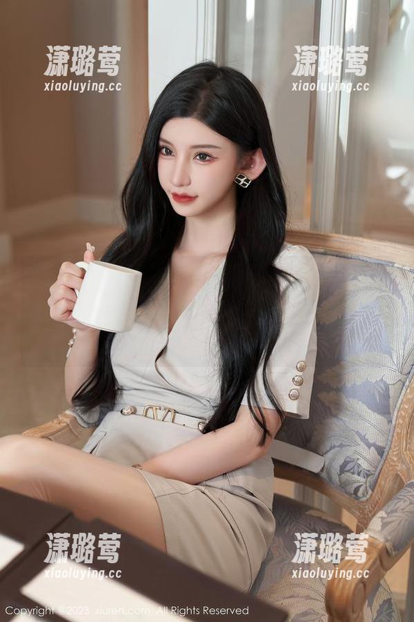 秀人网 - Emily尹菲精心挑选的御姐图集，到底藏了哪些让人心神荡漾的小细节呢？