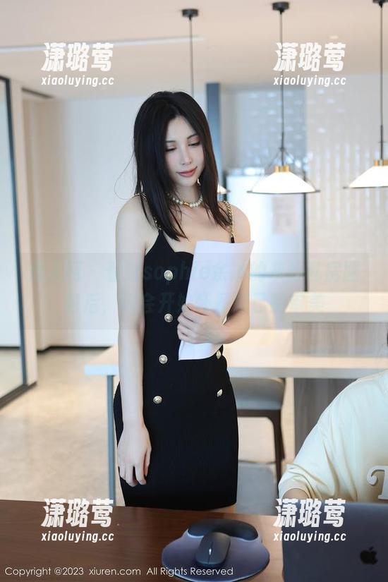 秀人网 - 看过sophie余冰的灰丝私房图包后，你会开始怀疑自己的审美