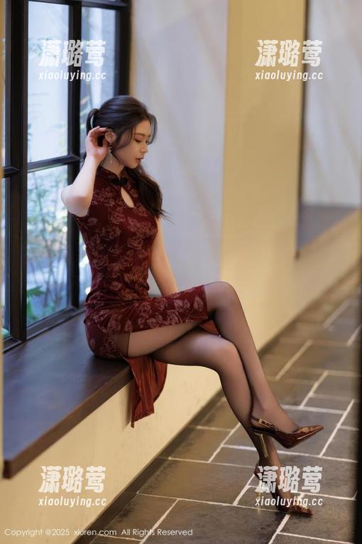 秀人网 - 千夜未来的丝袜美图，叫人一个个想不起来！资源这块别让人失望啊！