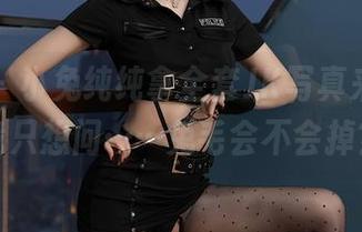 秀人网 - 小兔纯纯拿全套JK写真来炫耀，我只想问……兔毛会不会掉？