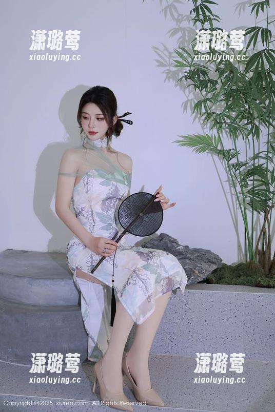 秀人网 - 战姝羽Zina自拍：来图库里看这颗套路的资源