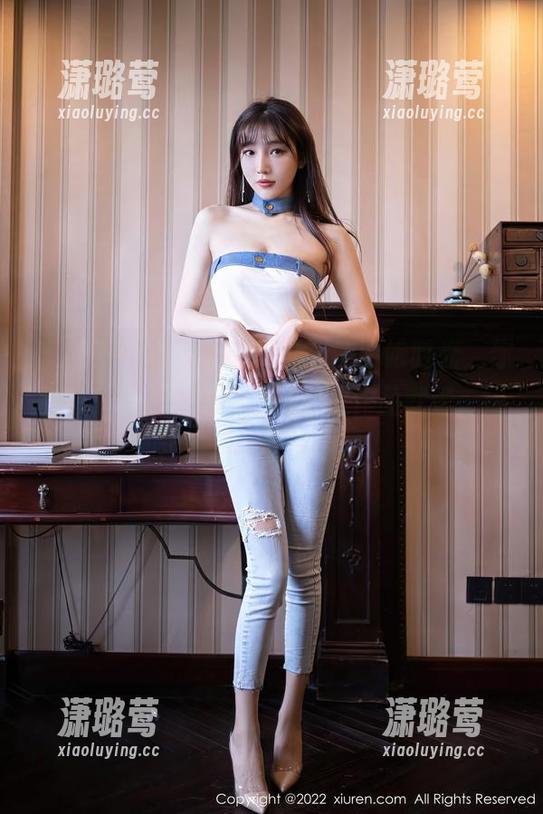 秀人网 - “陈雅漫VICKY的厨娘时光，你能想象吗？”原图一点开，作品就像一锅热汤，冒着泡。