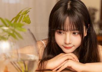 秋山AkI带来的私拍，套图里的每一个细节都让我想起出行时的点滴，不可思议。