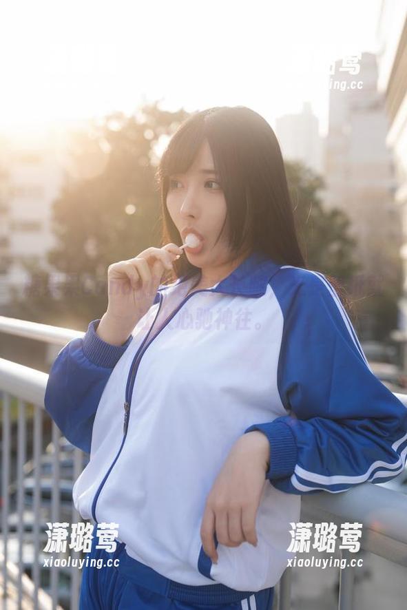 糖果果Candy的绝美大长腿，光是壁纸就让人心驰神往。