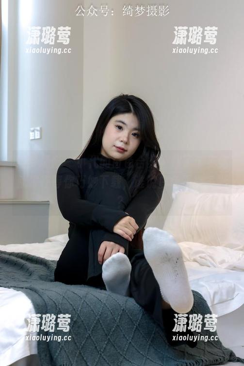 绮梦摄影 - 小代的白色合集，摆了个姿势就像在等你巧妙下载，谁说白色不能多彩？
