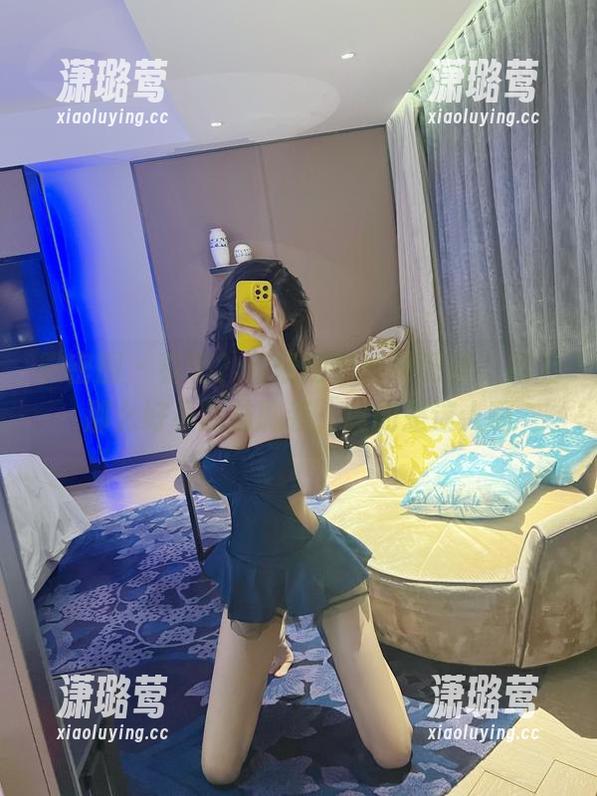 微密圈 - 看吧？葛征的黑丝网洞袜，加上那么好看的抹胸装，真的是迷人啊