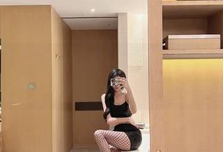 微密圈 - 葛征私房的红底高跟合集，他们为啥总爱踩在她的脚底下？