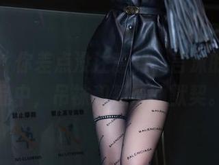 语画界 - 你差点没注意到，言沫的全套作品中，吊袜和翘臀的默契。