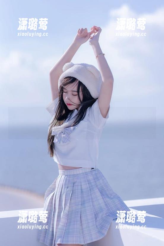“过期米线线喵”的粉天使写真，不小心将多余的糖撒进了图包里。